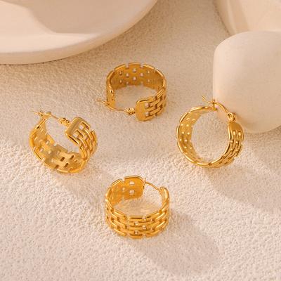 Wind Chain Winding Splicing C-Shaped Titanium Steel Ear Buckle Female Design Hollow Plaid Non-Fading Earrings