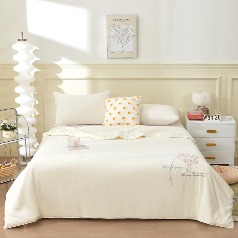 GRACE All-Season Jacquard Quilt