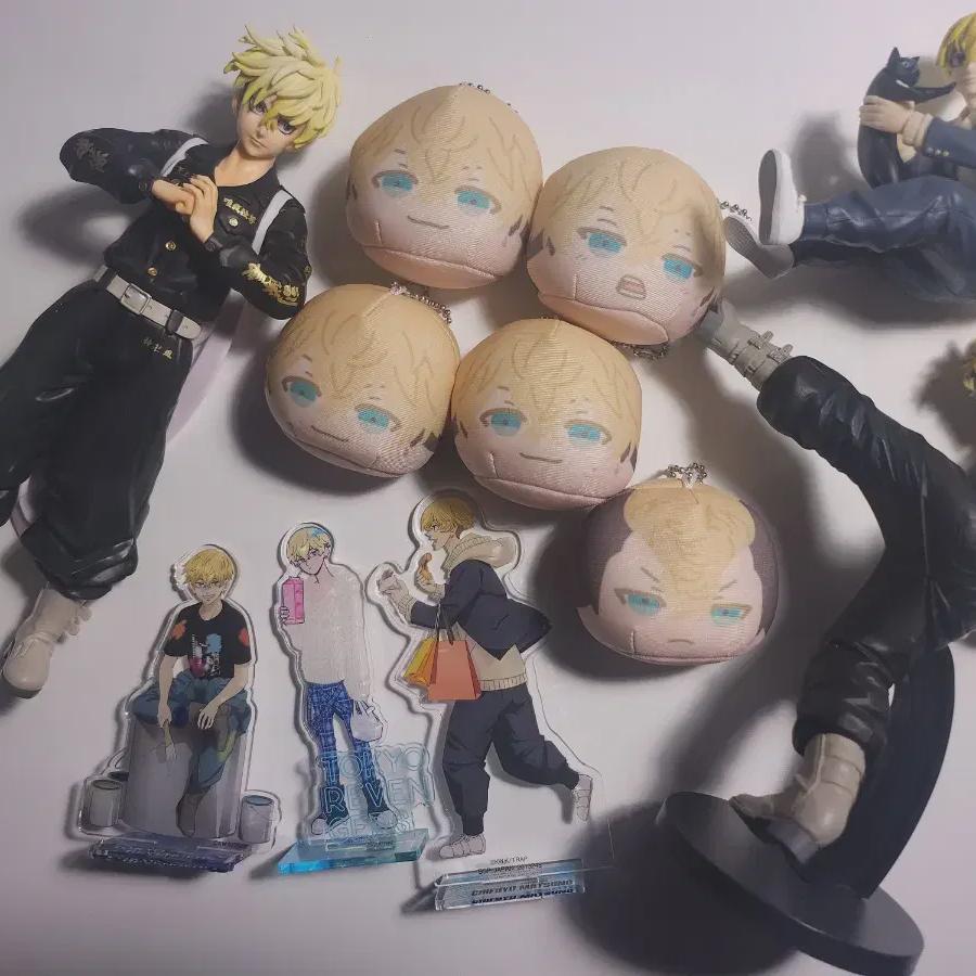 

Chifuyu Figures, Acrylic, And Manju Sold In Bulk