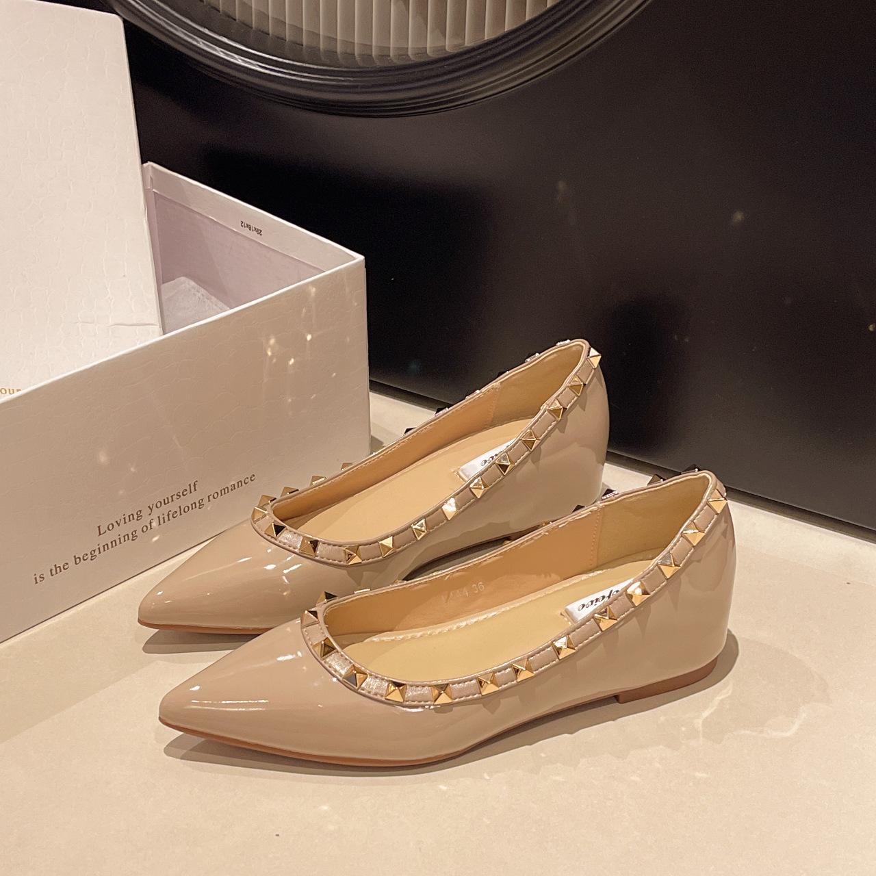 

2025 French pointed single shoes women s summer versatile shallow mouth flat bottom ladyshoes rivets gentle evening shoes large size women s shoes 34
