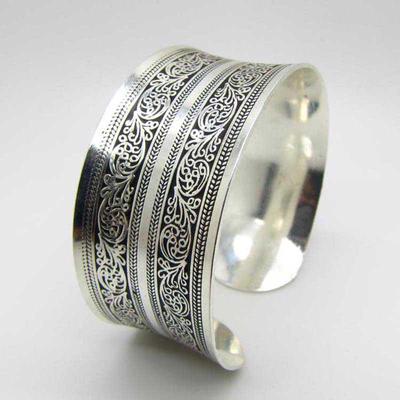 Bracciale rigido totem in argento tibetano delicato di materiale di alta qualità, molto apprezzato