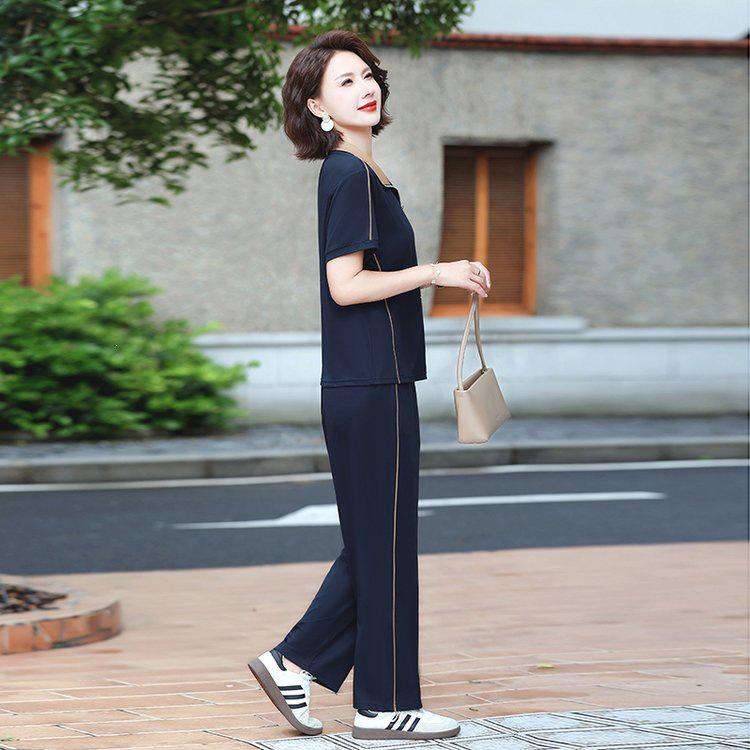 Women's Summer Sports Suit: Stylish, Age-defying, Short-sleeved T-shirt for Middle-aged Ladies with a High-end Feel.