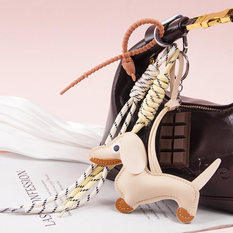 Colgante de Cuerda Tejida Dachshund y Amuleto de Cuero para Teléfono/Bolso