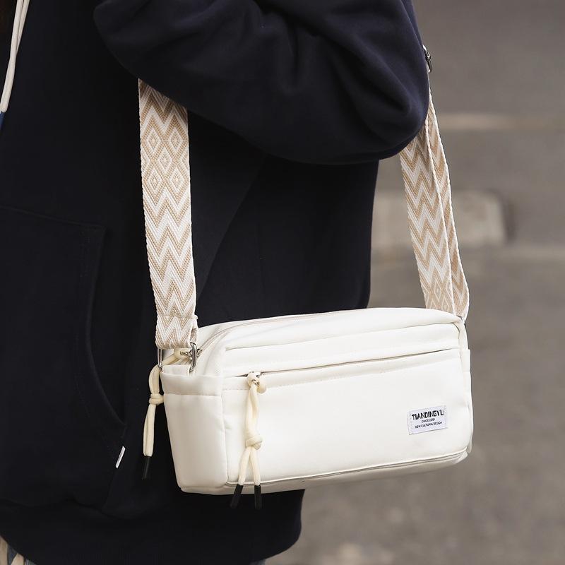 This year's popular high-value women's bags 2025 new trendy messenger bags women's leisure sports shoulder bags versatile small square bags