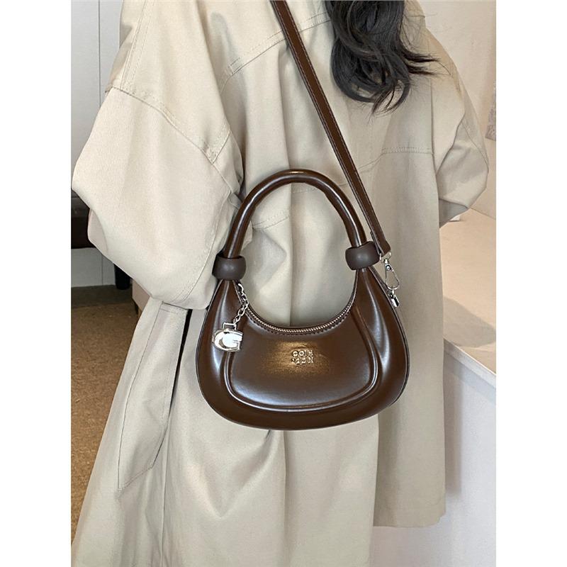 Niche design sense retro fashion portable small bag women's autumn new Maillard shoulder armpit bag