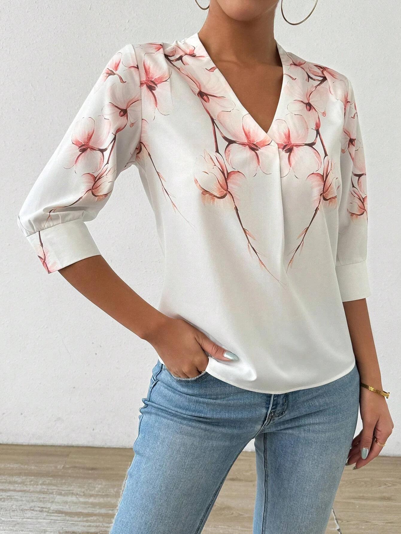 European & American Women s White Floral V-Neck Short-Sleeve Summer Top with Three-Quarter Sleeves S