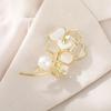Fashion Pearl Camellia Flower Brooch For Women Girls Elegant Versatile Corsage Coat Dress Lapel Pins Clothing Accessories Gifts