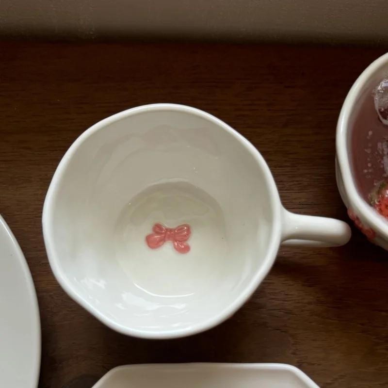 250ml Handgekniffte Unregelmäßige Keramiktassen Handgezeichnete Relief-Kaffeetassen Gänseblümchen Milchteetasse Rosa Schleife Croissant Frühstückstasse