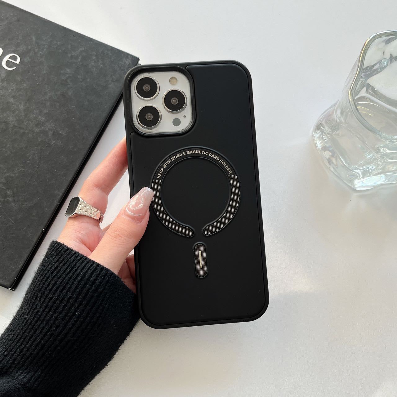 

Travelers Can Use IPhone 16 Contrasting Color Macaron Apple 13/14/15 High-end Magnetic Energized Mobile Phone Case Apple 16Plus