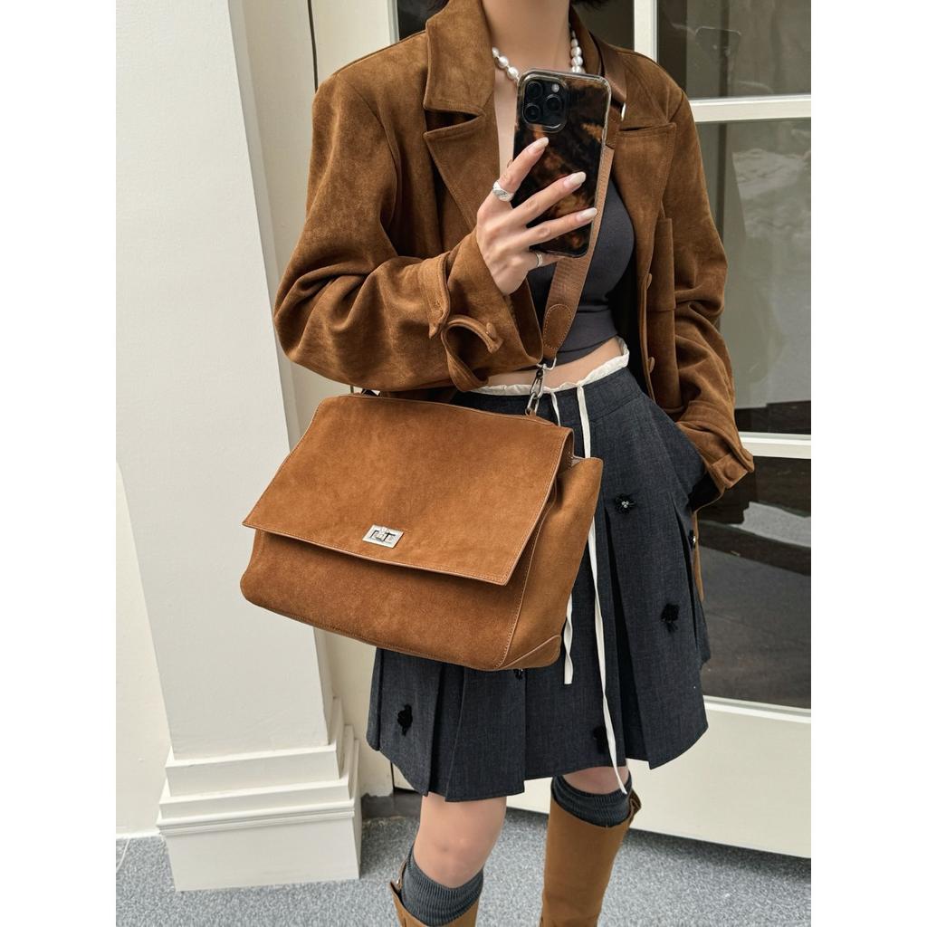 Koreanische Version der neuen matten Rindsleder-Tragetasche 2025 mit großem Fassungsvermögen, Überschlag und Schloss, Umhängetasche