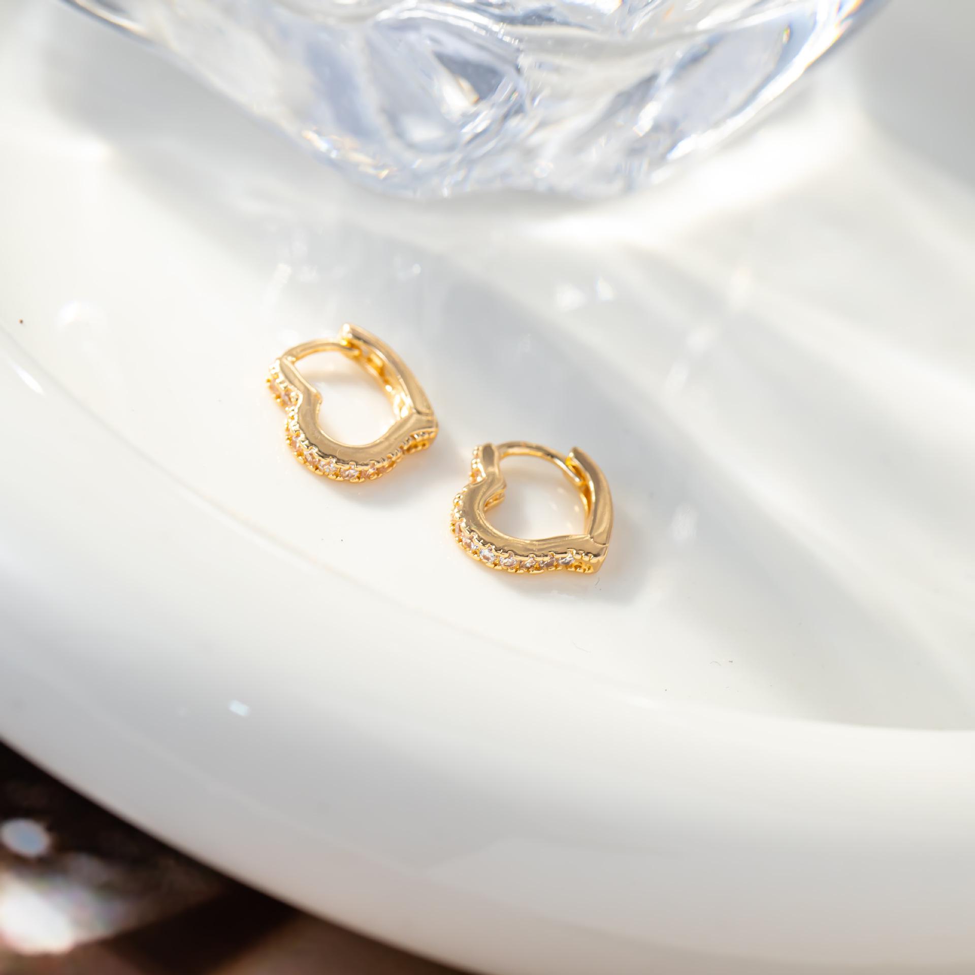 Layered Peach Heart Zircon Ear Cuffs – Elegant Gold Earrings for Women