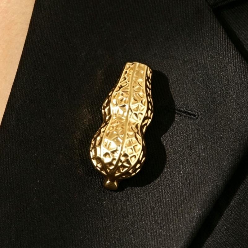 Decorative Flower Holder Brooch Pin for Jackets and Scarves, Alloy Garment Accent for Party Outfits and Daily Style