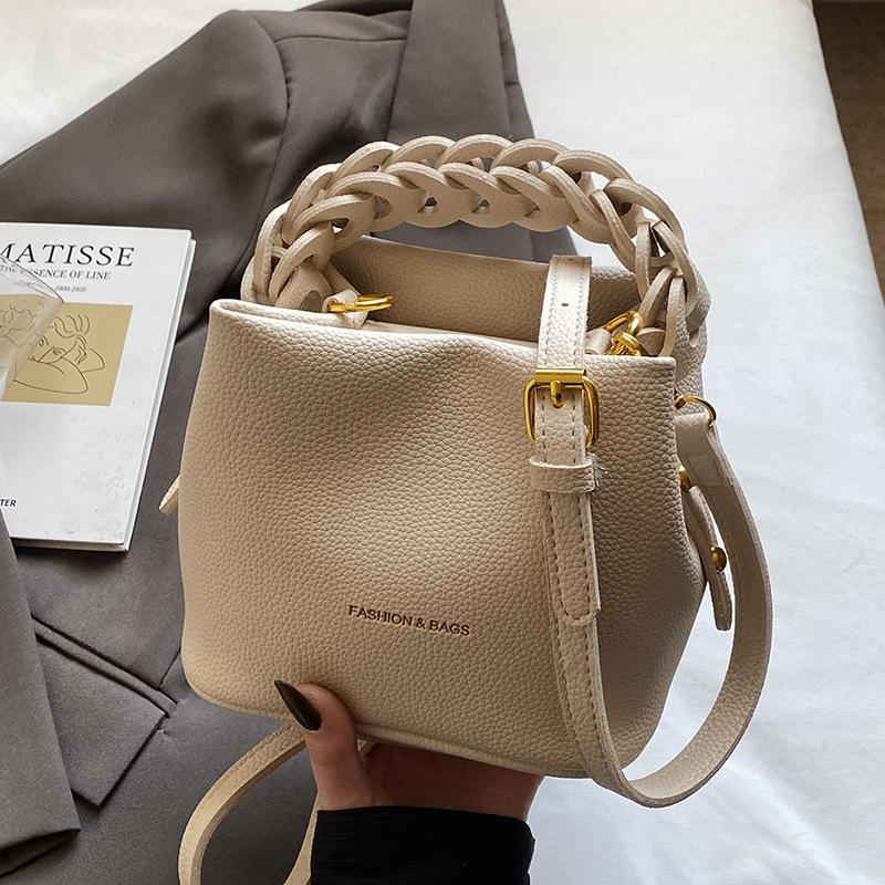 New product simple style texture fashionable portable bucket bag femininity commuting versatile casual PU messenger bag