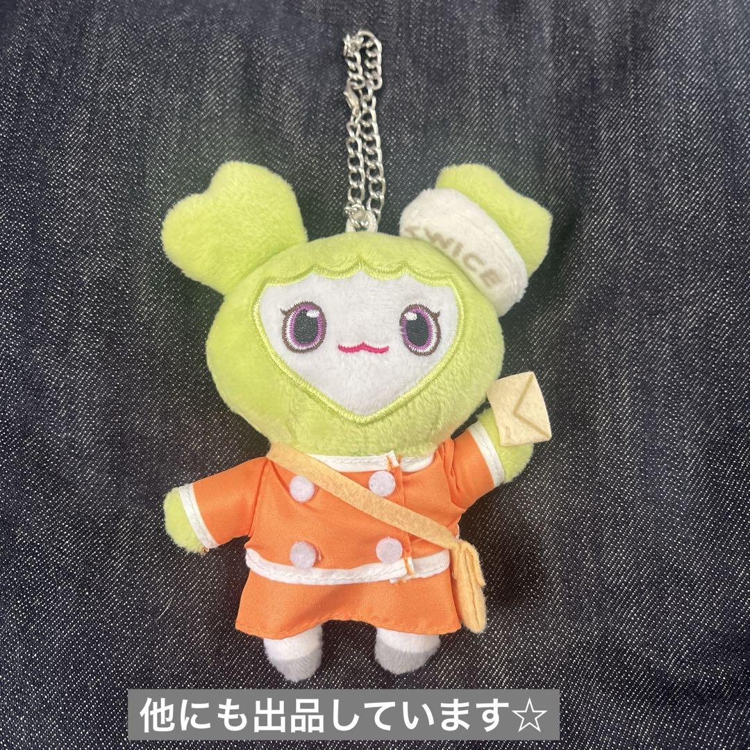 

[USED] twice in wonderland John Bully bag charm