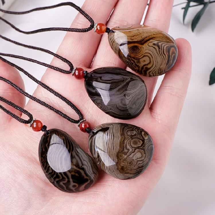 Stylish Women's Necklace Featuring Natural Agate With Unique Designs Shape and Comfortable Fit for Various Event