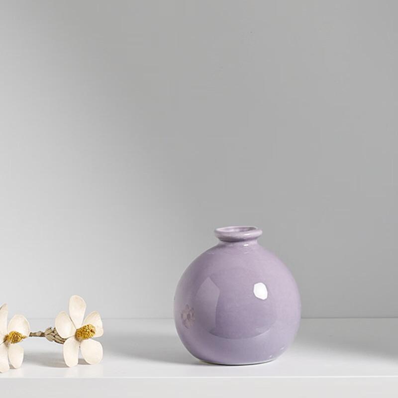 

Узкая керамическая ваза