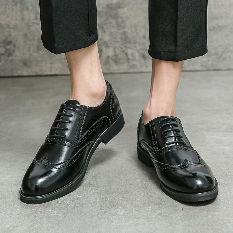 Fashion New Retro Pointed Two-Tone Patchwork Brogue Flats Oxford Shoes Men Casual Loafers Formal Dress Footwear Sapatos Tenis Masculino
