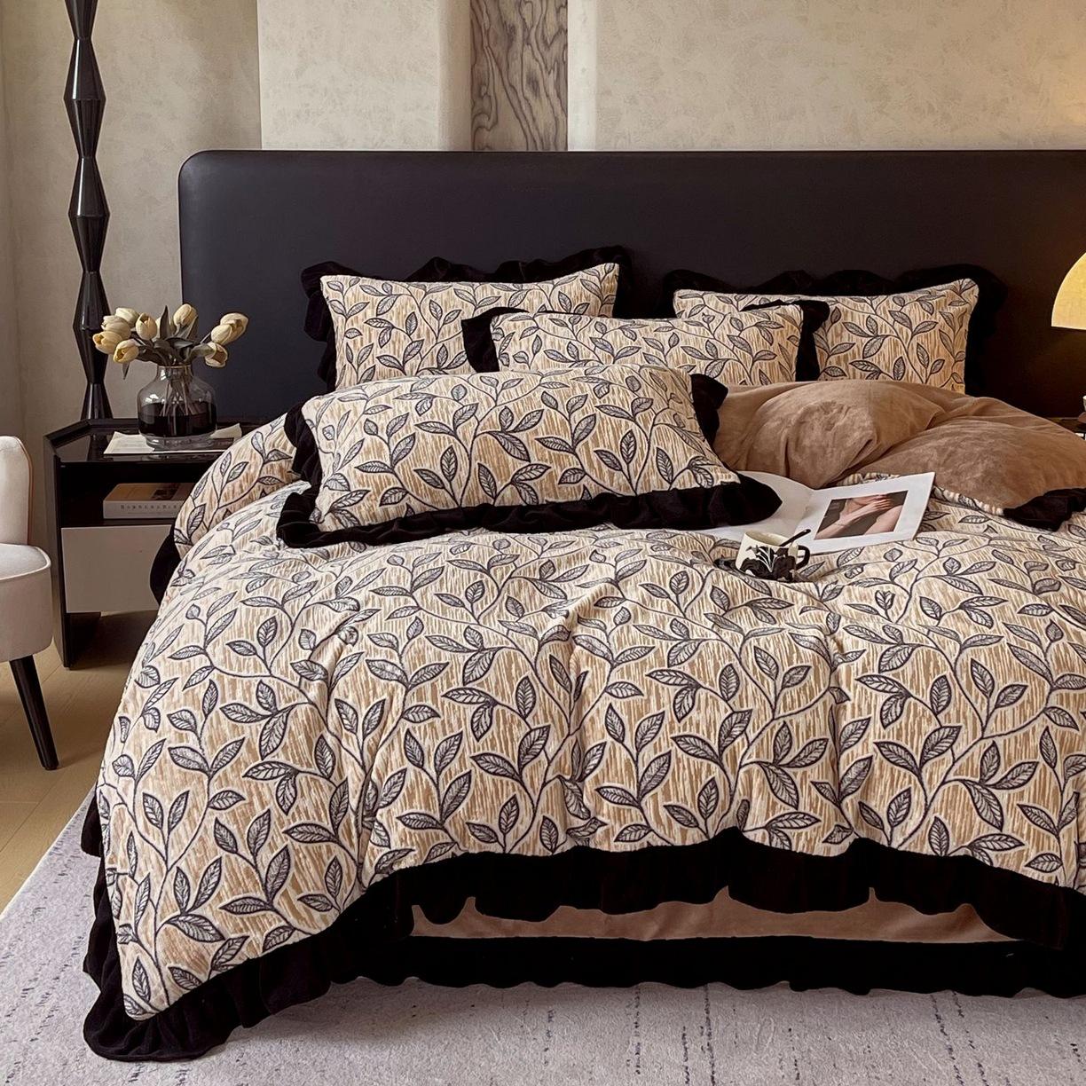 

French Carved Rotten Flower Milk Fleece Bed Four-Piece Set Hepburn Wind Coral Fleece Lace Quilt Cover Thickened Sheet Mattress 1.8m 4pc quilt cover 200 * 230