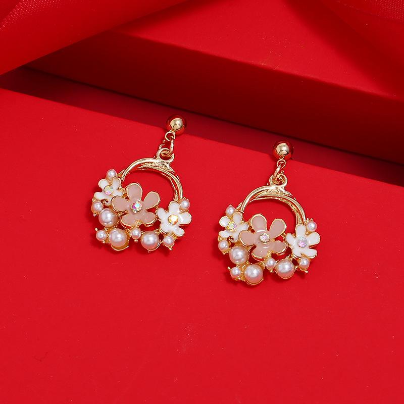 Chinese style knife and horse dan retro Peking Opera face mask earrings femininity long fringed stud earrings red trendy ear jewelry
