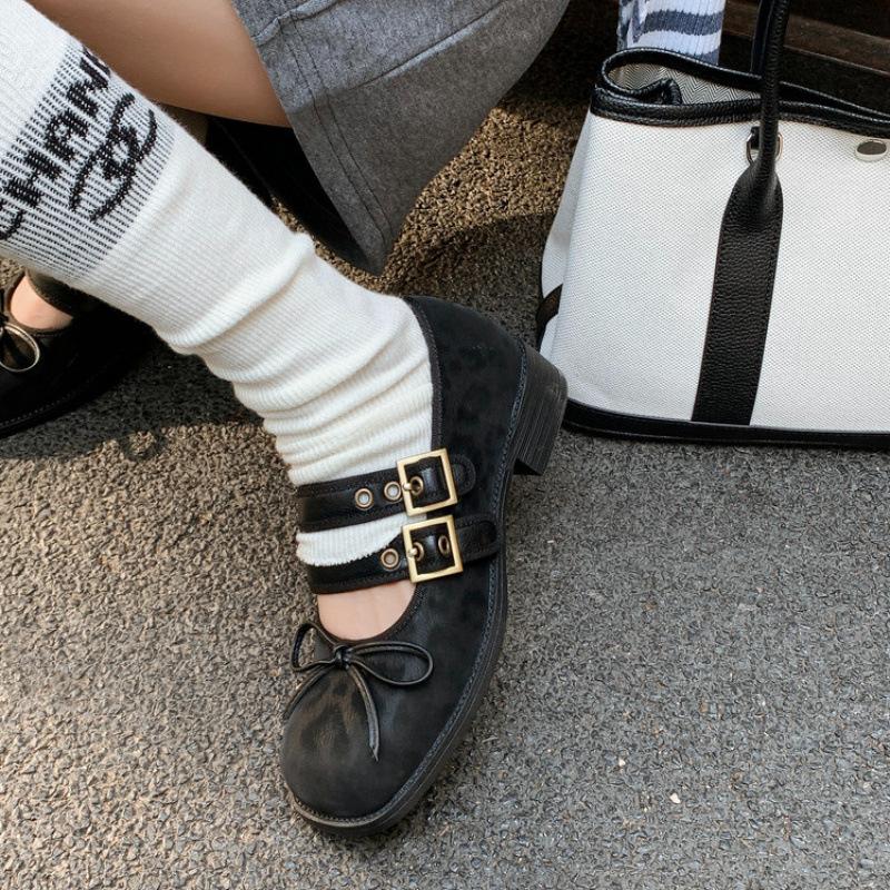 Spring and Autumn Round Head Fashion Single Shoes Women's Solid Color Non-slip Soft Sole Casual Low Heel Foot Cover Lazy Shoes Leather Four Seaso