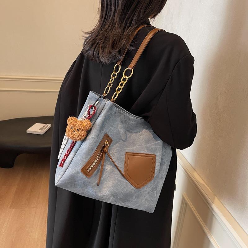 Tote bag women's new large-capacity commuter bag autumn and winter versatile casual high-end shoulder bag