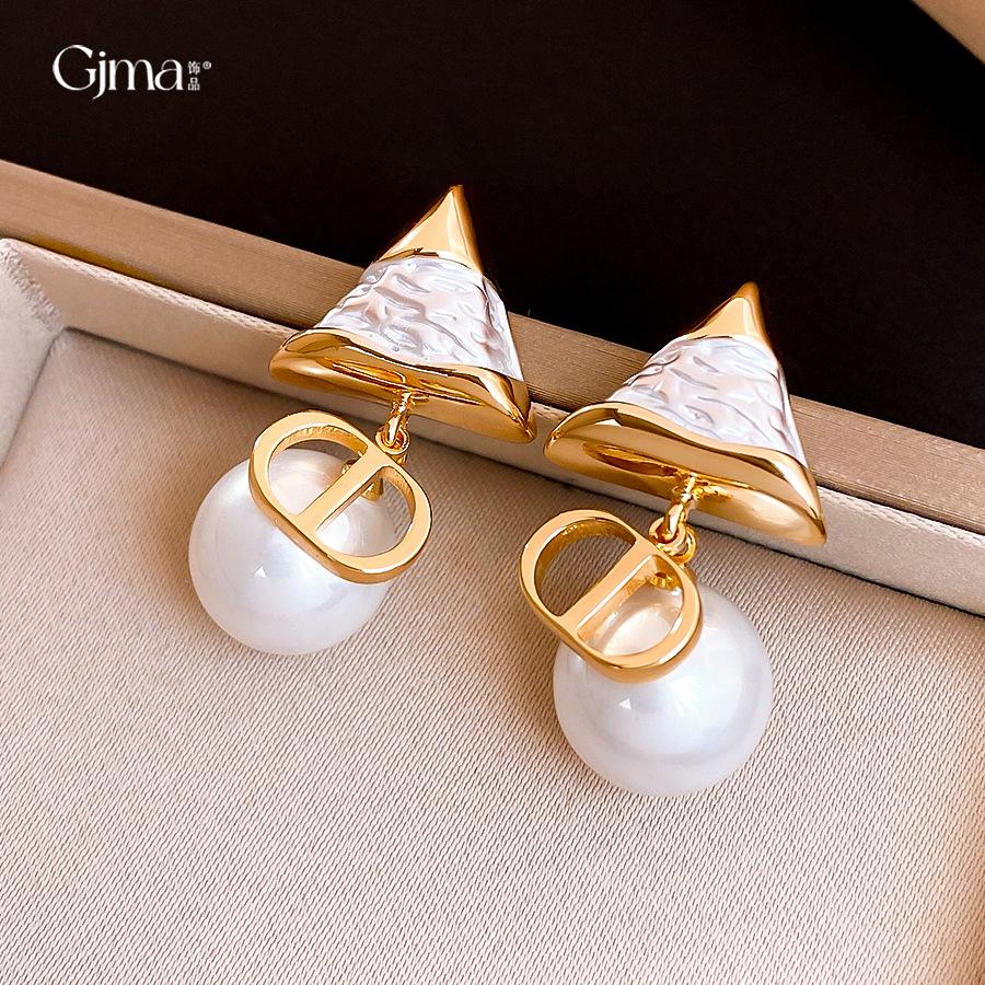 18k Real Gold Electroplated Triangular Geometric Pearl Earrings, Stud Earrings, Temperament Earrings.