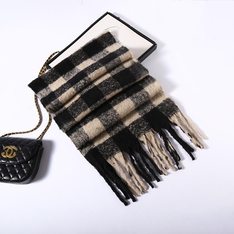 Sweet warm scarf women's winter small plaid black mig scarf fashion outfit