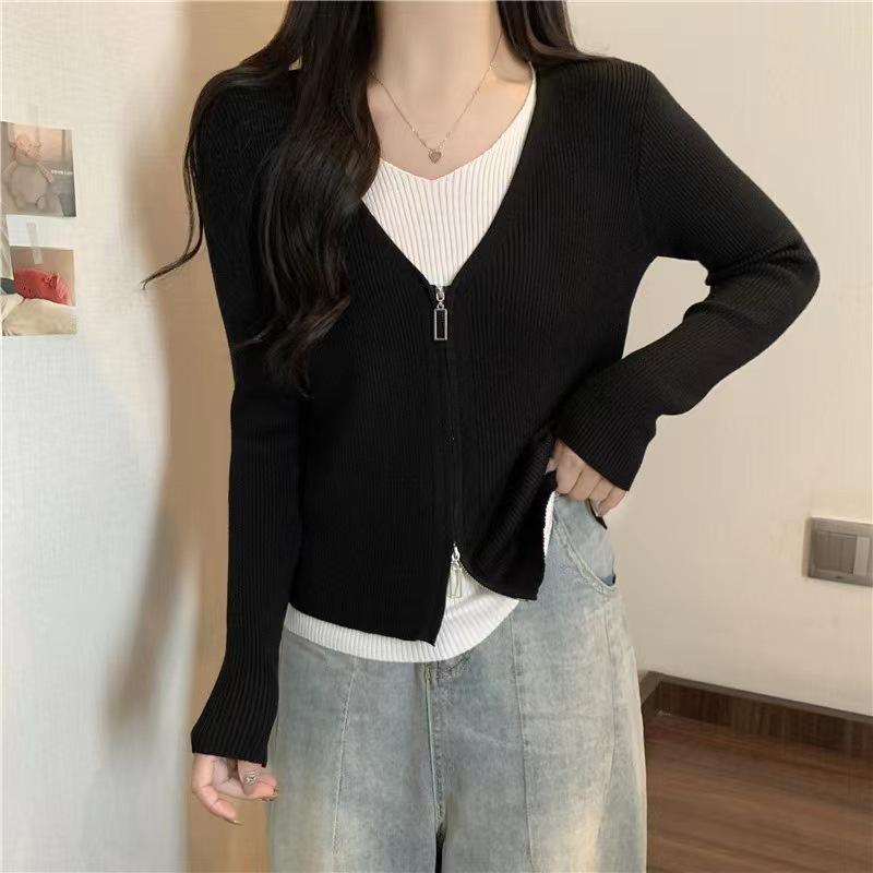 DAFIFY Women's Fashion Casual Fall Winter Solid Color Print Long Sleeve V-Neck Sweaters