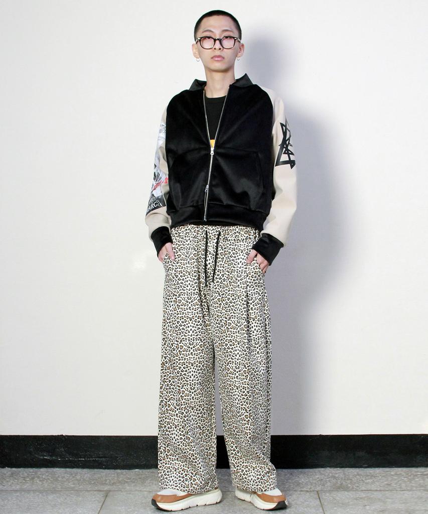 Deumakeu Leopard Print Wide One-Pleat Pants Beige