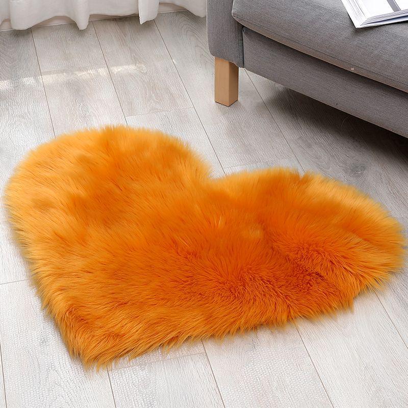 Nordic Style Plush Heart-Shaped Rug - Imitation Wool Love Heart Blanket, Ideal for Weddings and Home Décor
