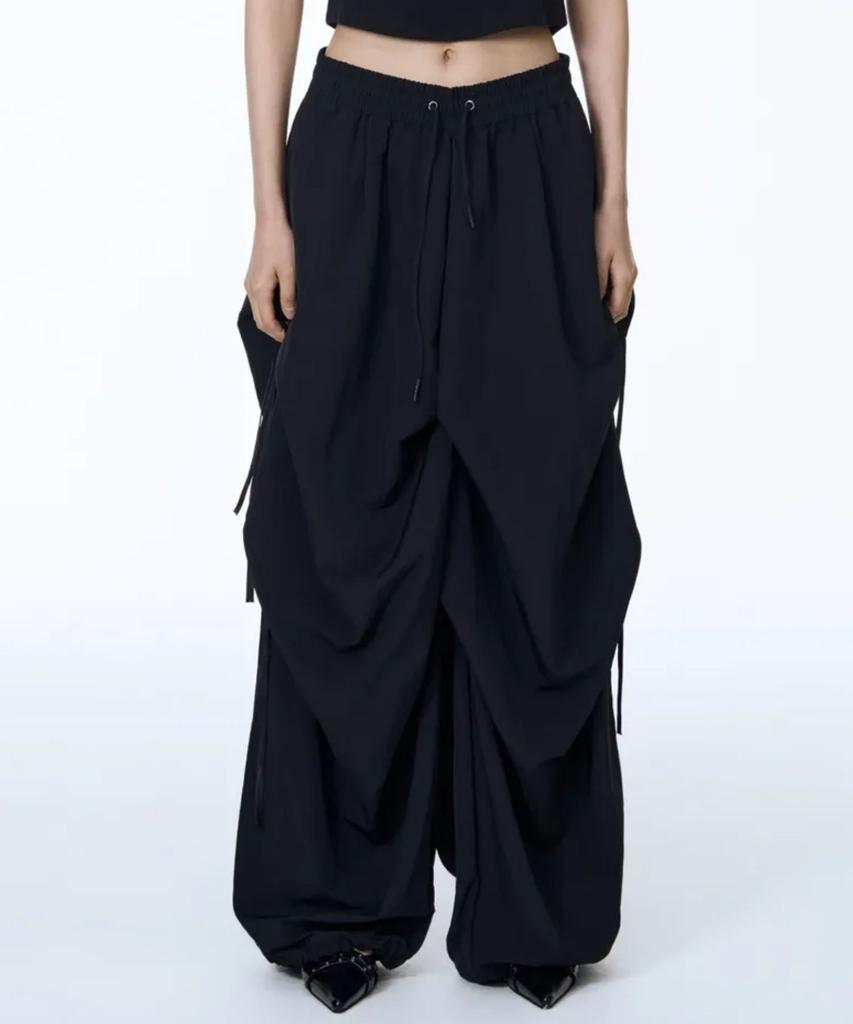 Chil Hana Two Six Girdle Skirt Silhouette Pants (Black)