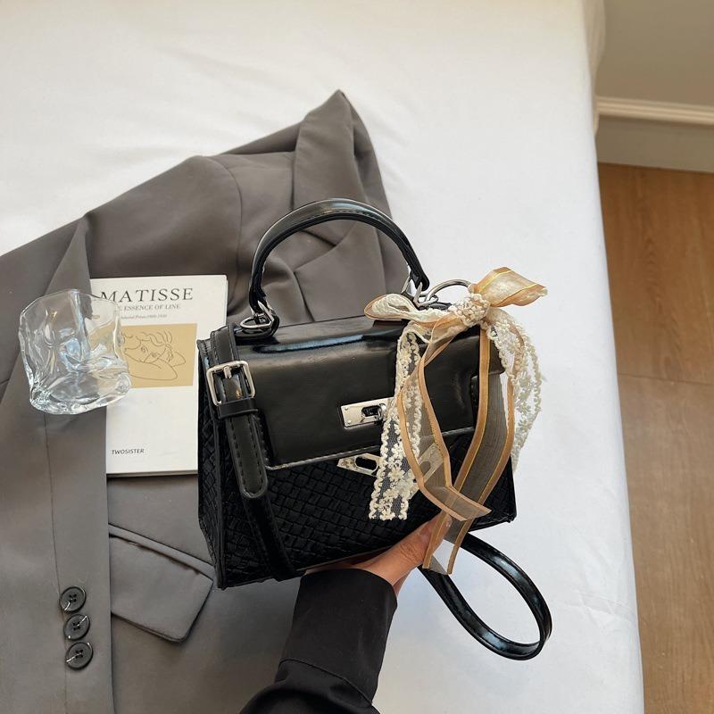 Small bag women's new niche fashion shoulder messenger bag casual portable small square bag