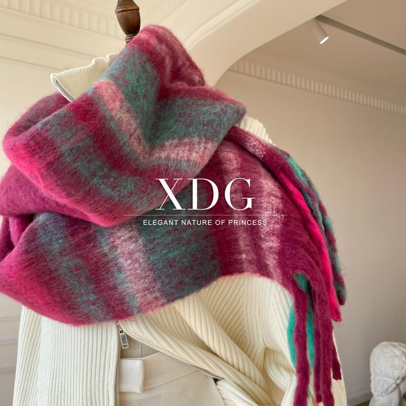 Elegant Gradient Plaid Velvet Shawl: Perfect for Autumn and Winter Travels