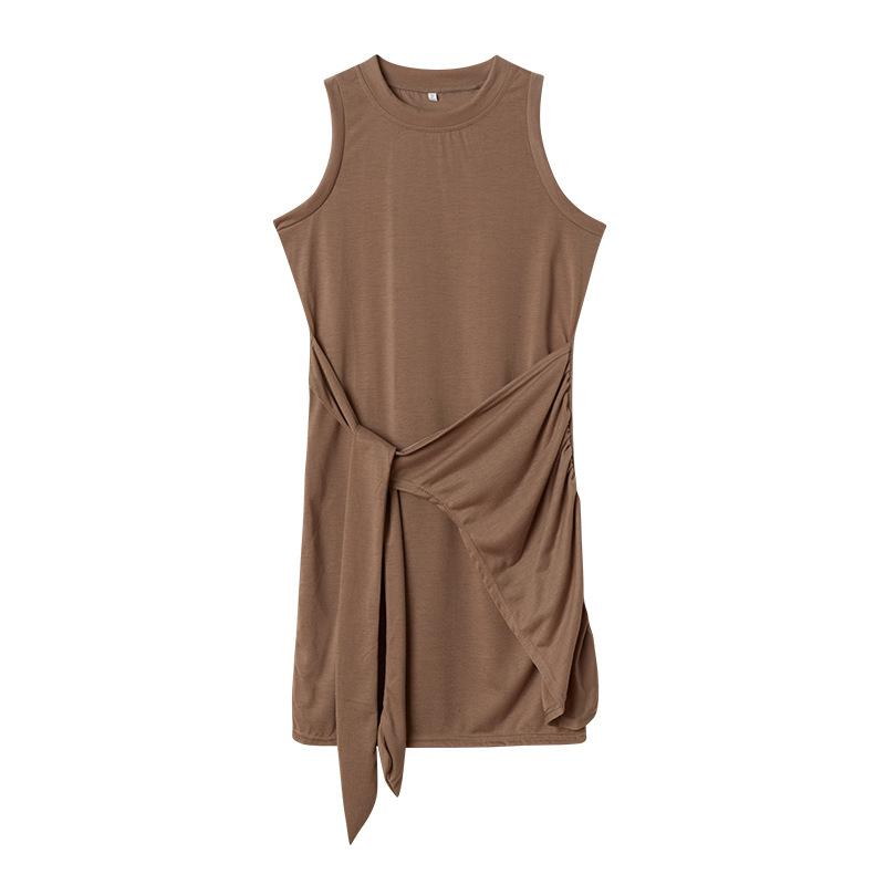 

Sleeveless Round Neck Pleated Bow Belt Irregular Hem Comfortable Dress High Recognition Elegant with Flattering Fit Minimalist Design Chic Dress XXL темно-коричневого кольору