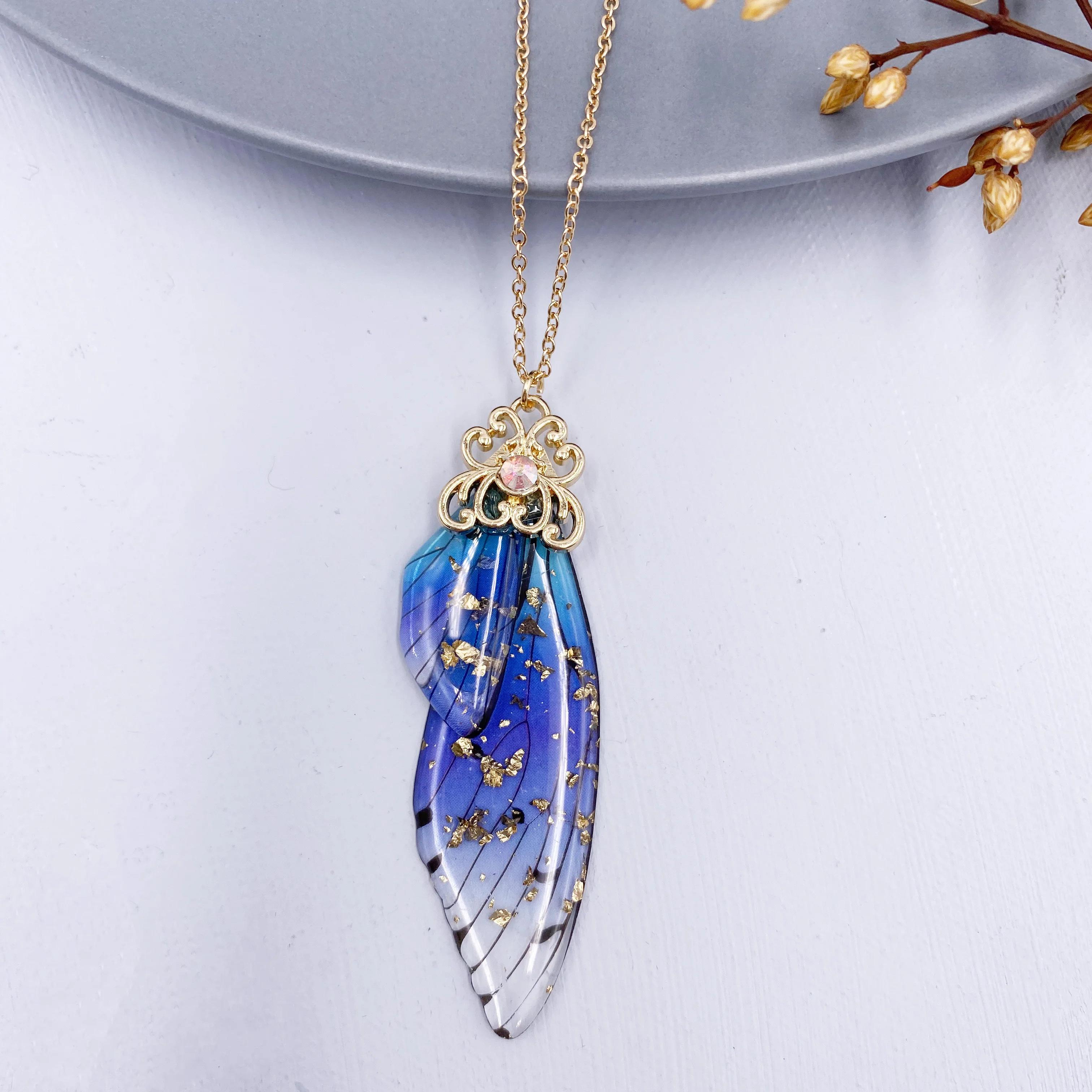 Women Clear Resin Butterfly Pendant Necklace Gold Metal Rhinestone Flake Transparent Choker Jewelry