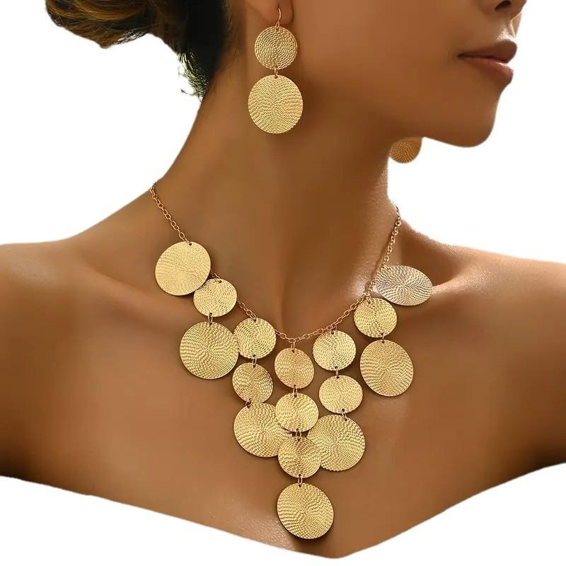 

Vintage earring and necklace set золотой