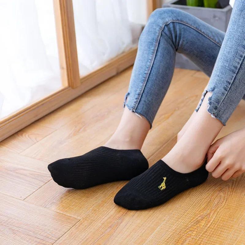 Solid Color Simple Boat Socks Embroidery Cute Short Socks Women Invisible No Show Sock Slipper Non-slip Silicone Low Ankle Socks