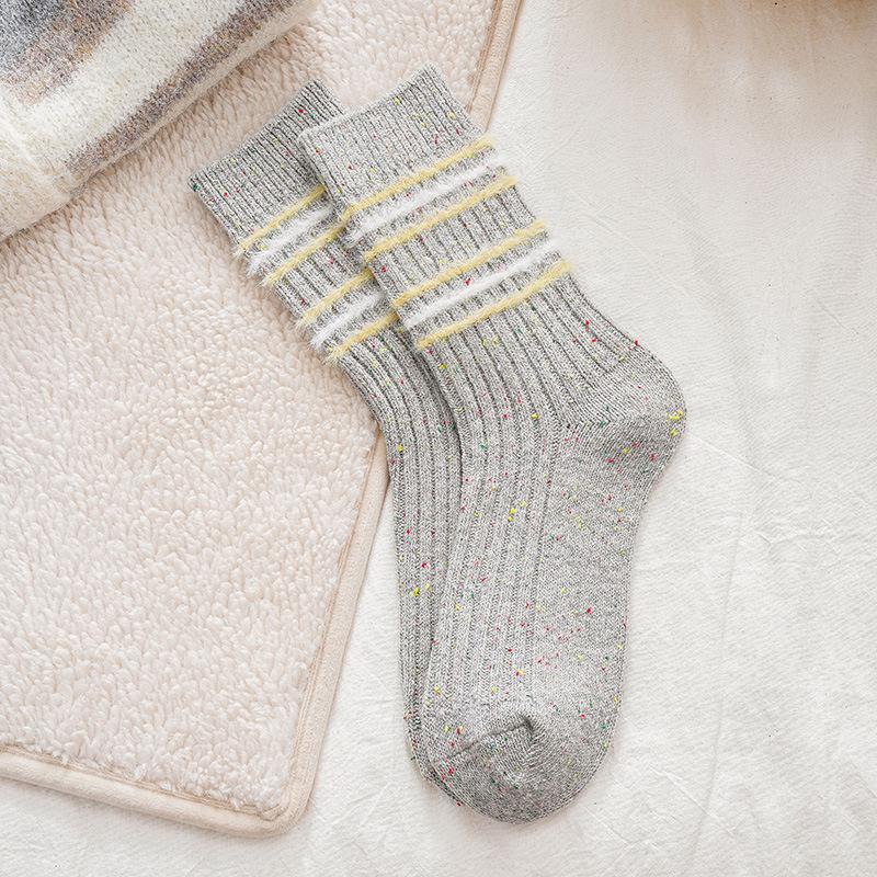 Socken Mittelhohe Socken Saison Warmes Fleece Verdickte Wollsocken Retro Flockstreifen Internet-Berühmtheit Stacking Socken