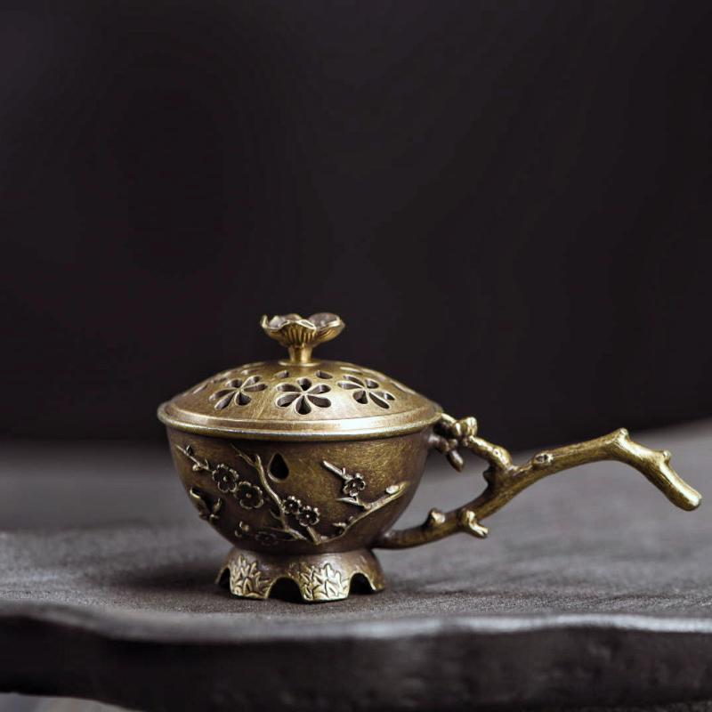 Handgehaltener Pflaumenblüten-Räucherstäbchenhalter Vintage Zinklegierung Hohlgeschnitzt Räucherstäbchenhalter Mit Deckel Aromatherapie-Dekoration