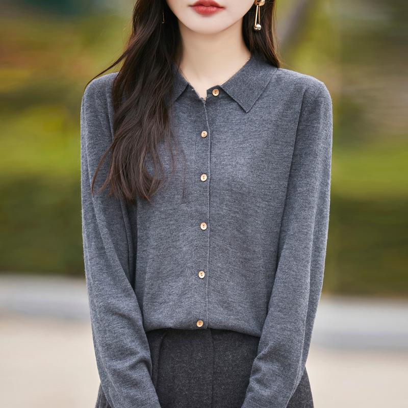 

Женский однотонный шерстяной кардиган - Весна 2025 Вязаная верхняя одежда с лацканами M серый