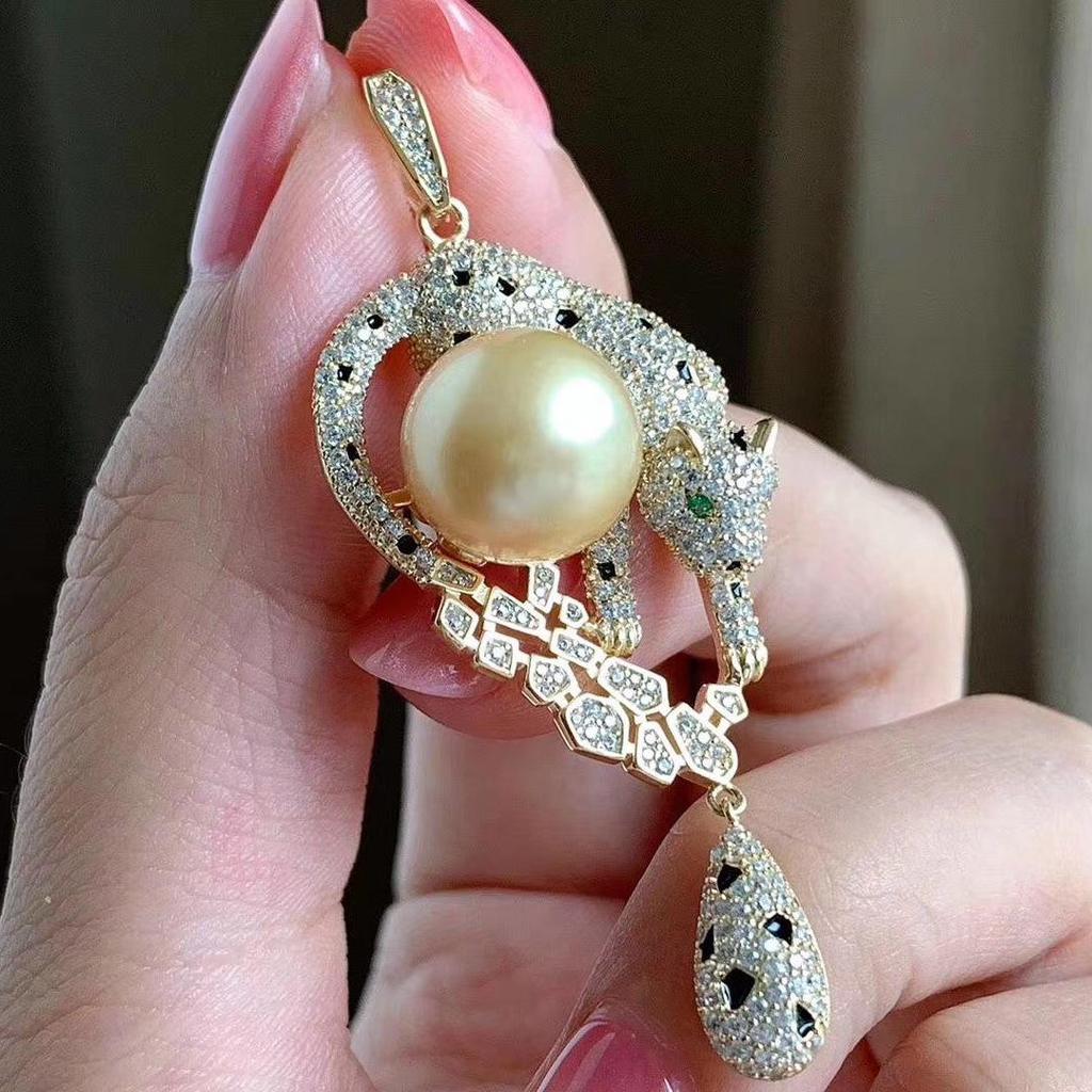 Pearl & Leopard Gold-Plated Brooch Pendant - Dual-Purpose Fashion Accessory