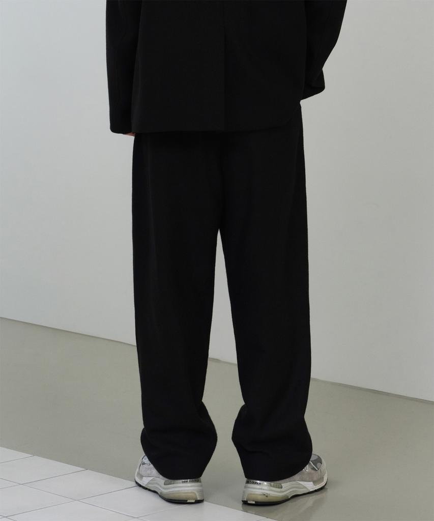 Musinsa Standard Wool Blend Traditional One-Pleat Tapered Slacks [Black]