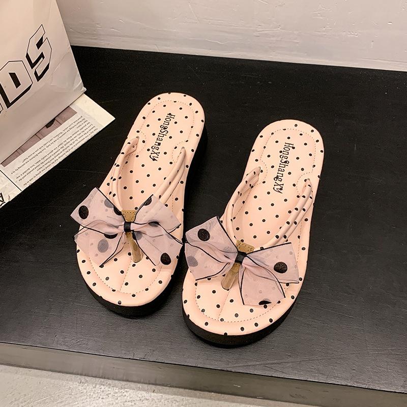 Lato 2025 nowe klapki w kokardę i kropki damskie letnie domowe antypoślizgowe codzienne oddychające do wewnątrz sandały na grubej podeszwie