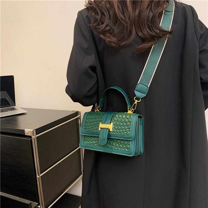 Chic And Trendy Pu Leather Shoulder Bag With Quilted Pattern And Stitching Detail