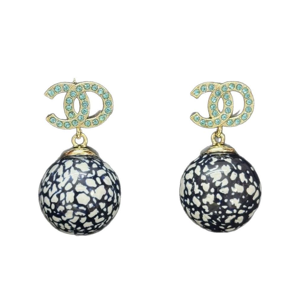 Classic Bi-Color Pearl & Black Bead Dangle Earrings: Versatile, Light Luxury Style