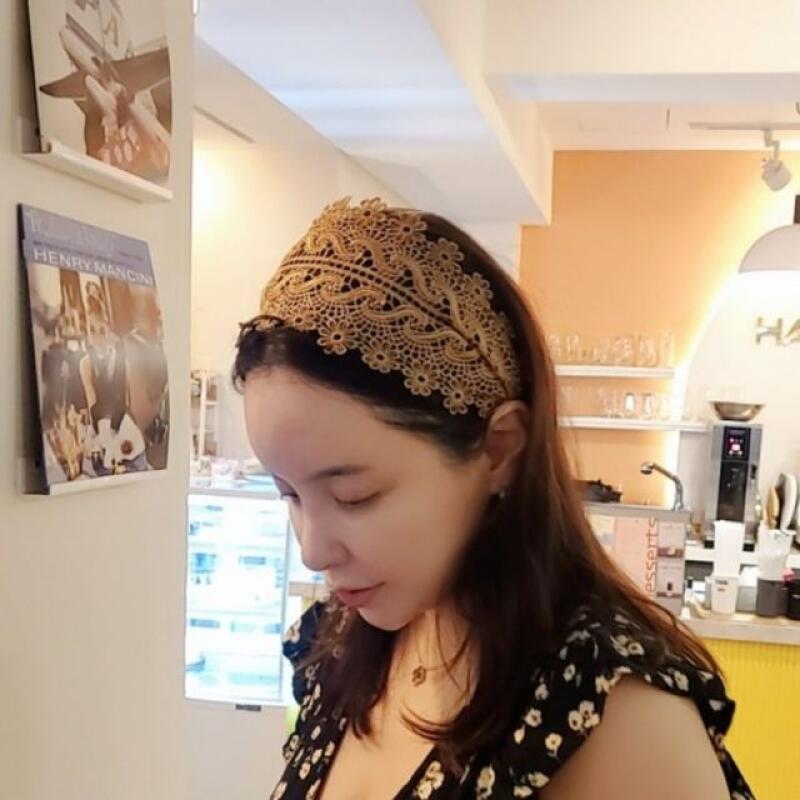 

Retro Wide Lace Hairband Gold Brown