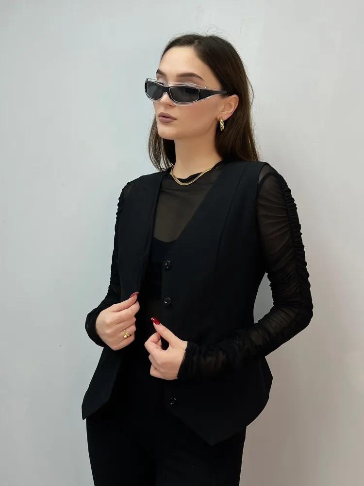 2025 Summer V-neck Vest: Women's Fashionable Buttoned Tank with Breathable Solid Color for Commuting - European & American Style