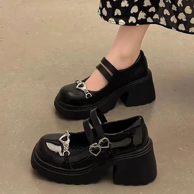Fashion Sweet Heart-Shaped Buckle Lolita Shoes Women Patent Leather Platform Mary Janes Woman Metal Decoration Chunky Heels Pumps