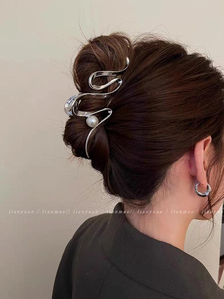 Premium Metal Shark Hair Clip for Women - Large Summer Headdress Hairpin, Unique Design