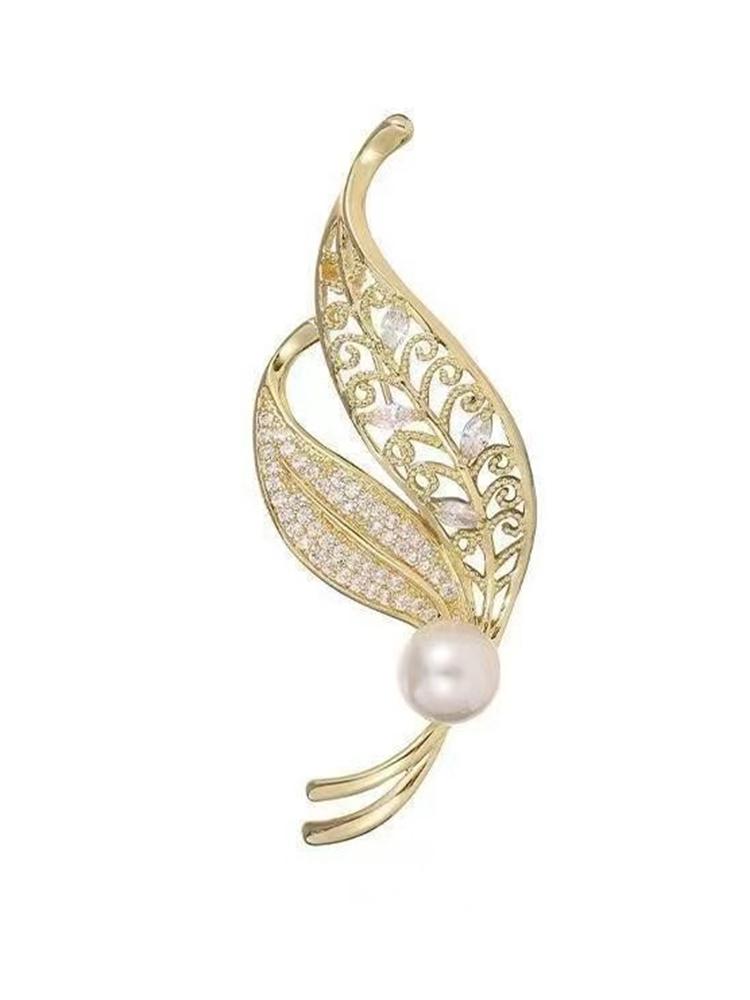 Elegant and Luxurious Imitation Pearl Studded Feather Brooch with Exquisite Design Showcasing Nobility and Dazzling Brilliance
